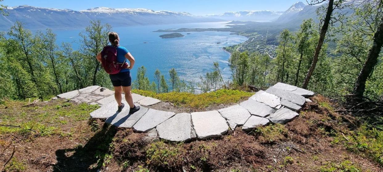 Aaroybukt Guesthouse Aroybukta Buitenkant foto