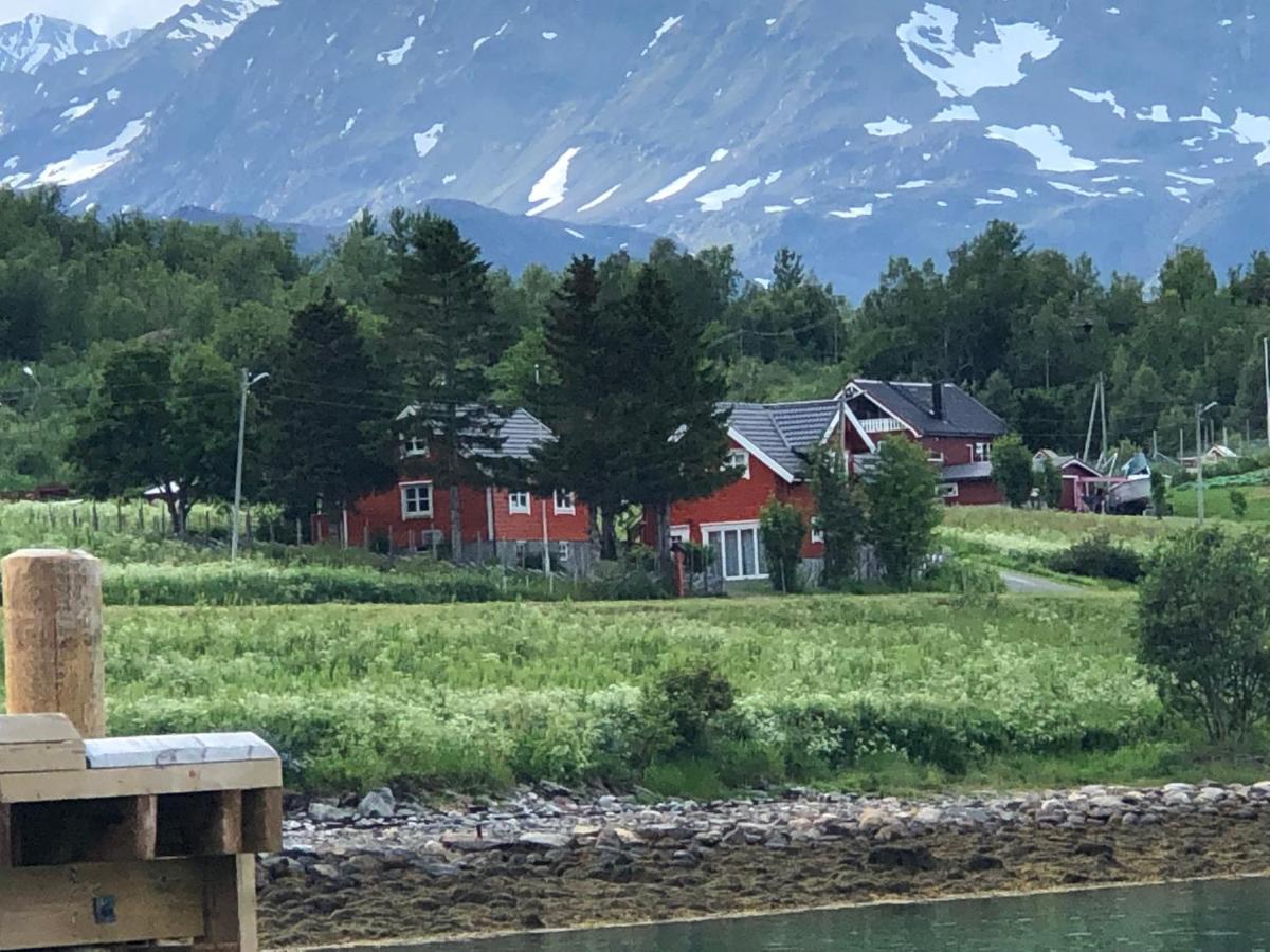 Aaroybukt Guesthouse Aroybukta Buitenkant foto