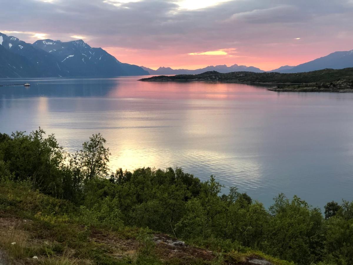 Aaroybukt Guesthouse Aroybukta Buitenkant foto