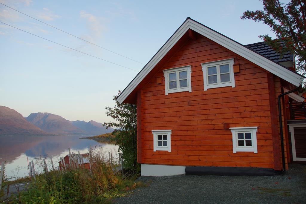 Aaroybukt Guesthouse Aroybukta Buitenkant foto